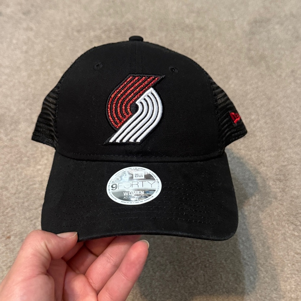 New Era NBA Portland Trailblazers Black Glitter Logo Trucker Hat One Size